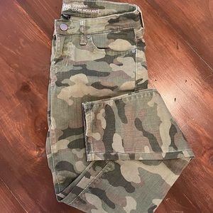 Camouflaged skinny pants